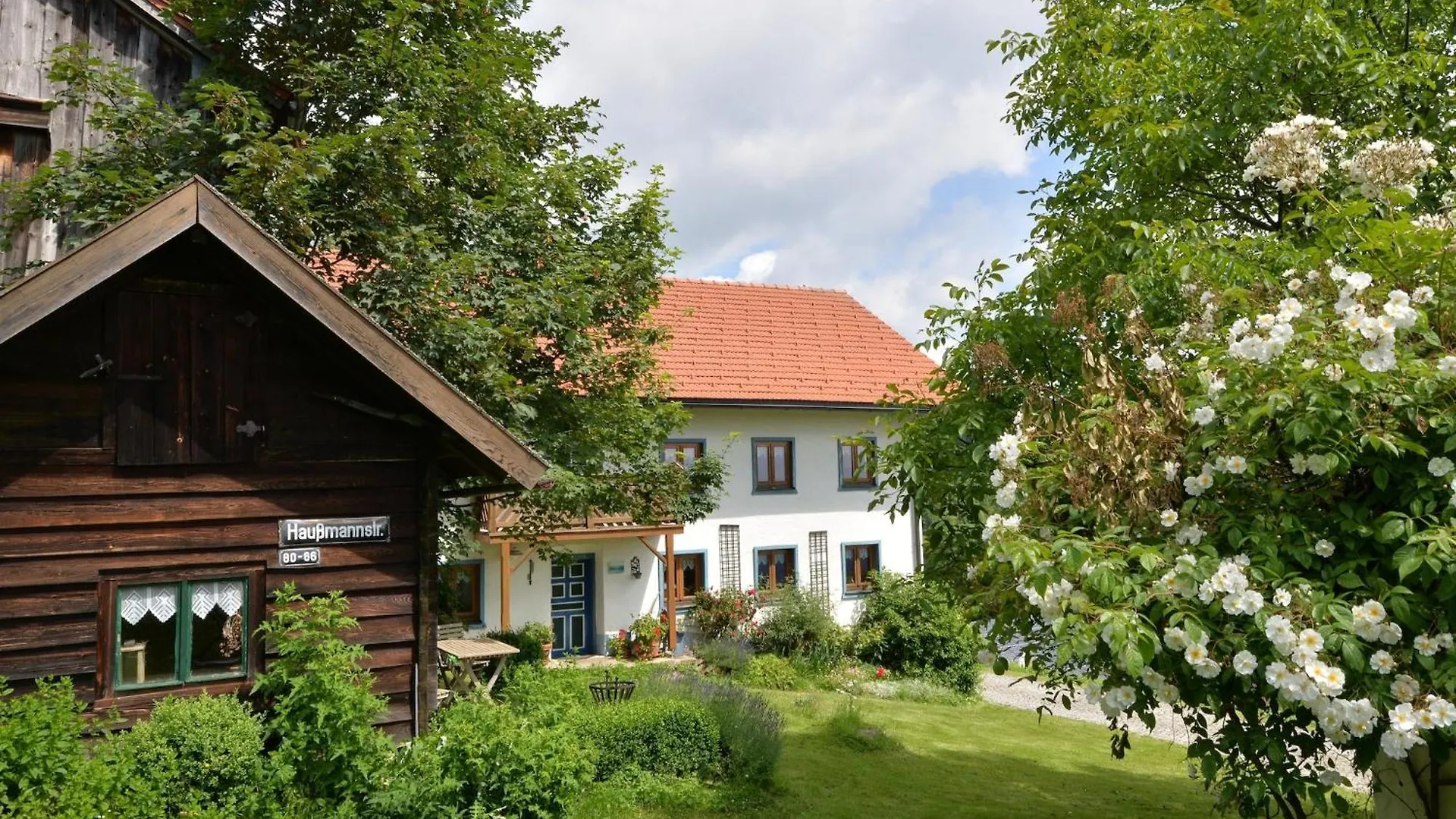 Former Farmhouse With Sunbathing Lawn Zenting Prázdninový dům